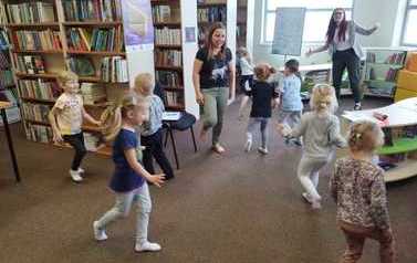 POWITANIE LATA W BIBLIOTECE 6