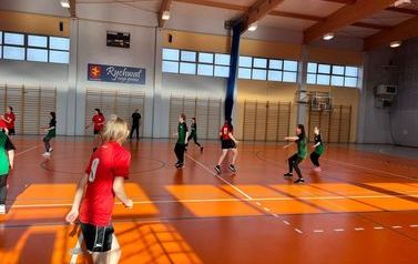 Międzygminne zawody w piłkę ręczną dziewcząt klas 7-8 2