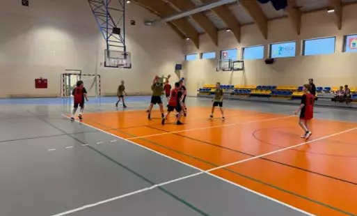 Zdjęcie do Międzygminne mistrzostwa w koszyk&oacute;wkę chłopc&oacute;w z klas 4-6