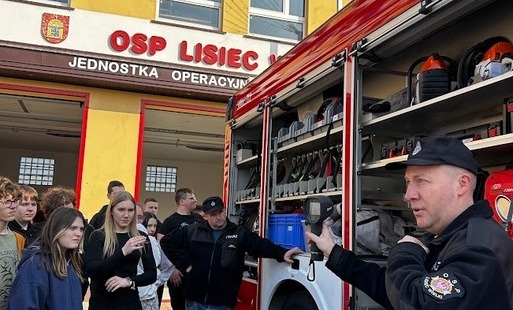 Lekcja bezpieczeństwa w praktyce – spotkanie ze strażakami